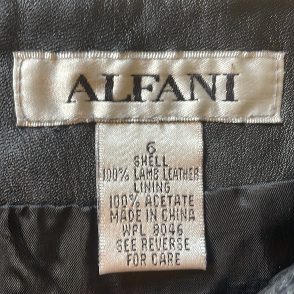 Alfani Black Lamb Leather Skirt. Size 6. Good pre-owned condition. - Picture 2 of 4